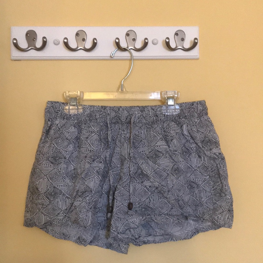 Old Navy - Tribal Print White & Black Linen Shorts